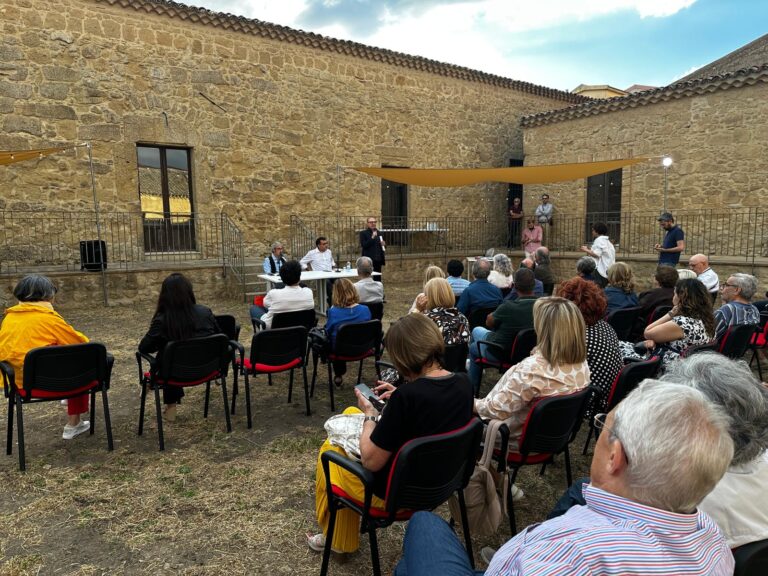 presentazione libro albanese
