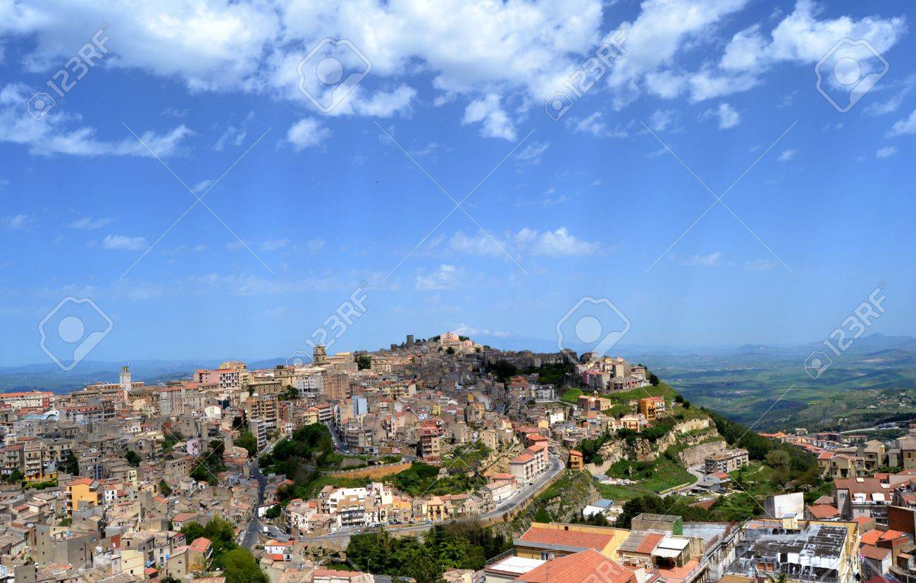 panorama-della-città-di-enna-sicilia