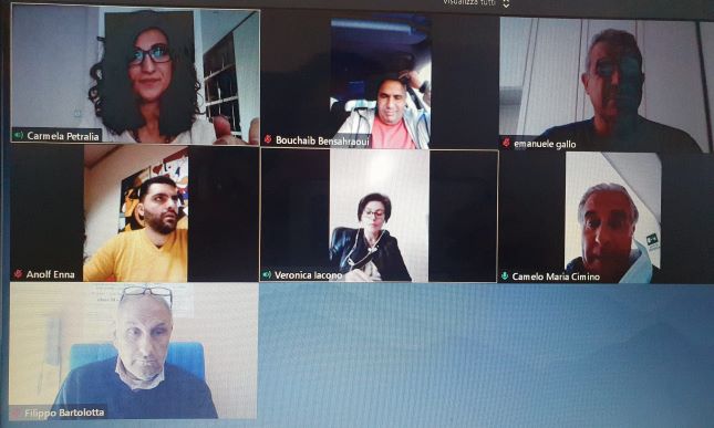 foto riunione caporalato