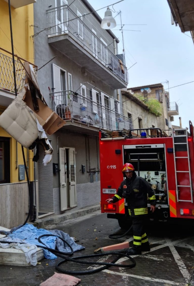 incendio leonforte