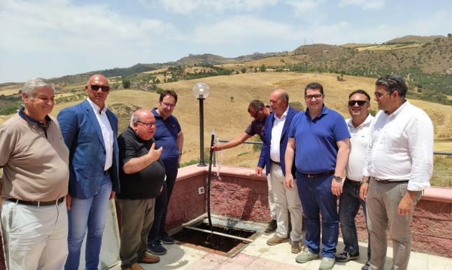 L'apertura del punto acqua dell'azienda Agrima