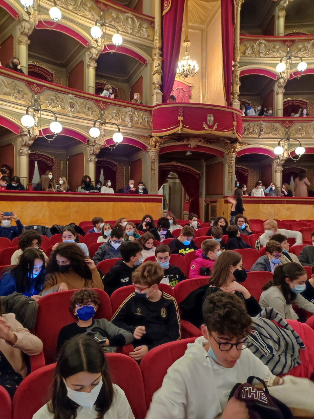 alunni al teatro