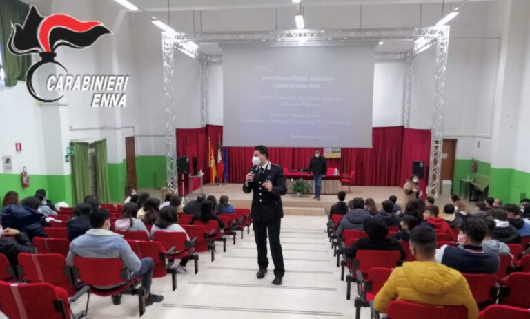 carabinieri a scuola
