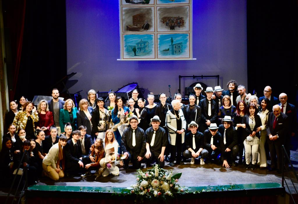 gruppo alunni e docenti Colajanni