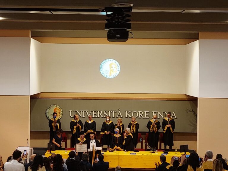 foto laurea onoris