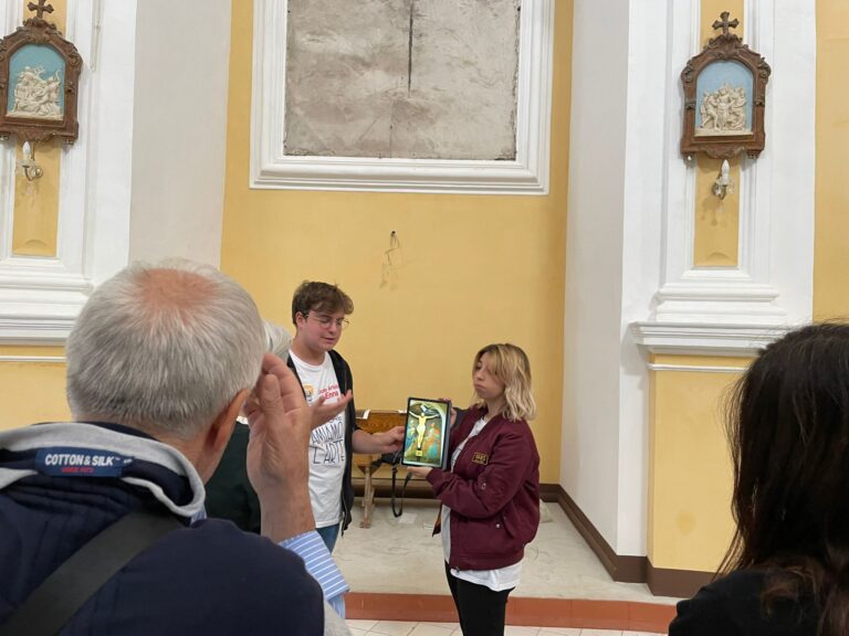 ENNA_alla chiesa di San Michele i ragazzi spiegano le opere con i tablet