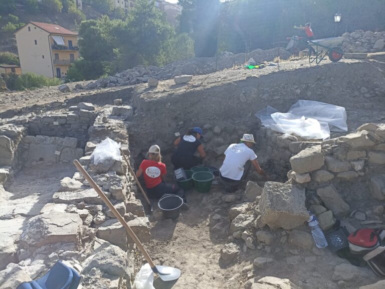 Gli scavi nell'area archeologica della Catena