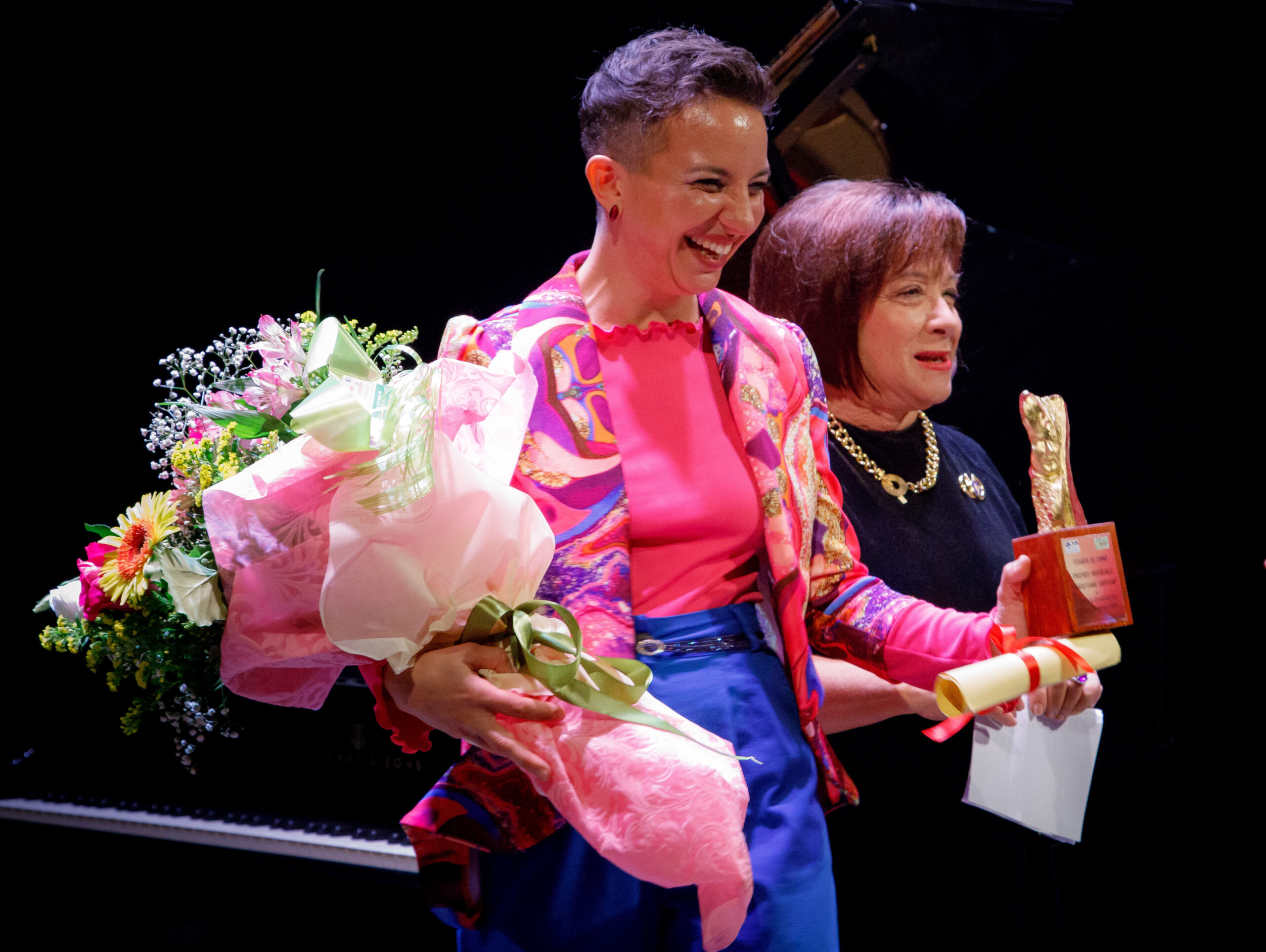 Sara D'Angelo premiata da Giancarla Fratantoni