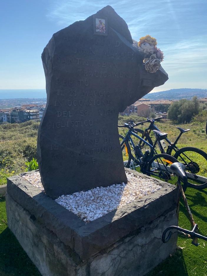 Monumento in memoria di Juan M. SANTISTEBAN