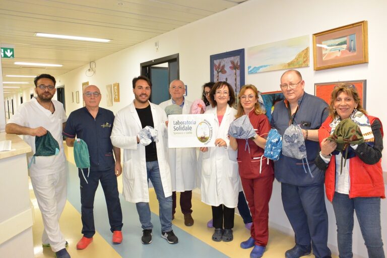 Copricapi donati al Reparto Oncologia ennese