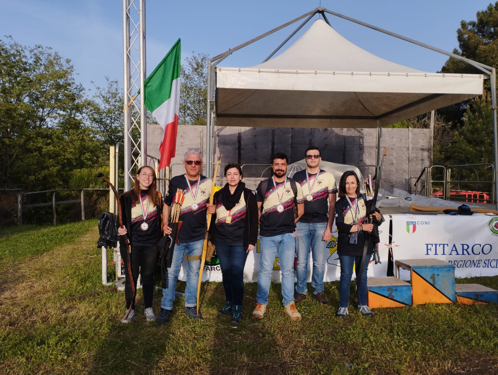 foto gruppo arcieri del castello