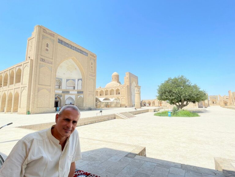 Alberto Samonà nella città di Bukhara