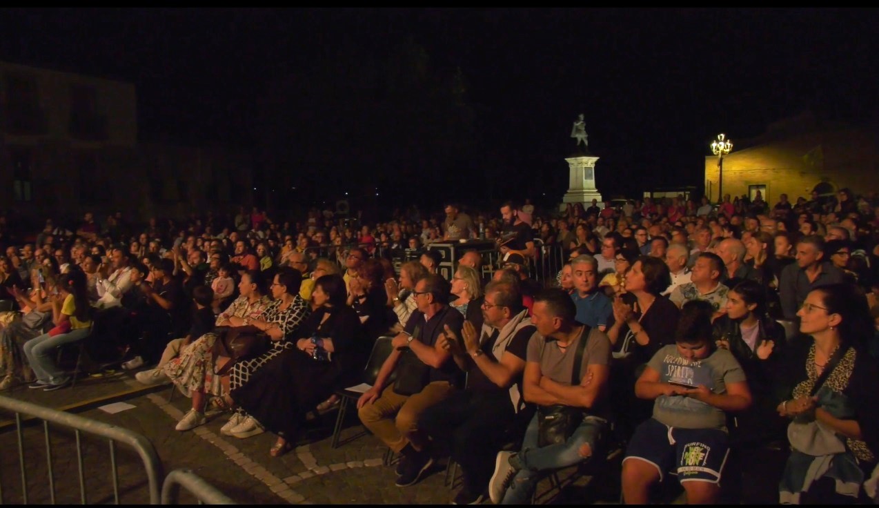 Il pubblico di piazza Cattedrale