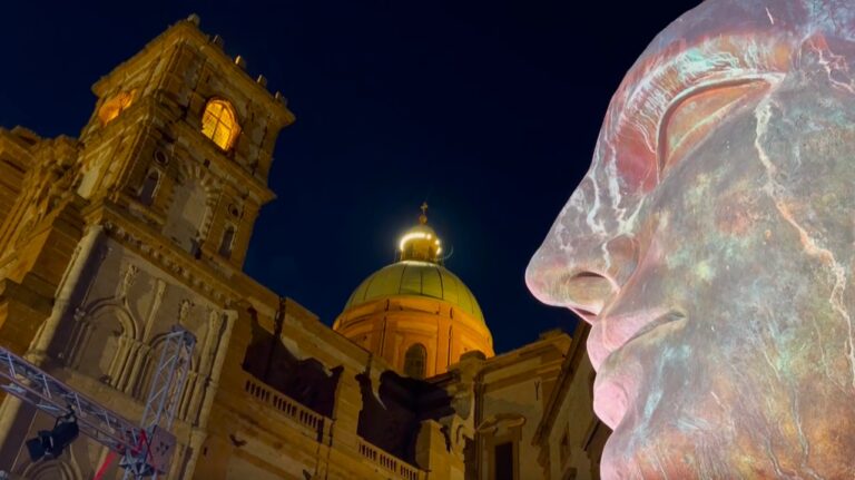 La piazza Cattedrale e uno scorcio del palco