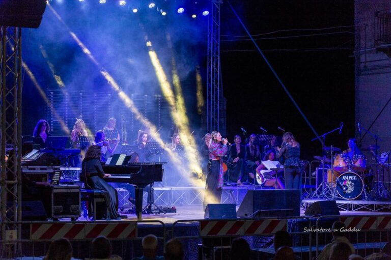 women orchestra