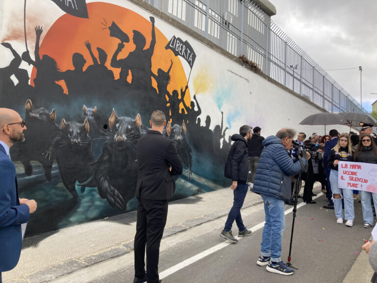 MURALES