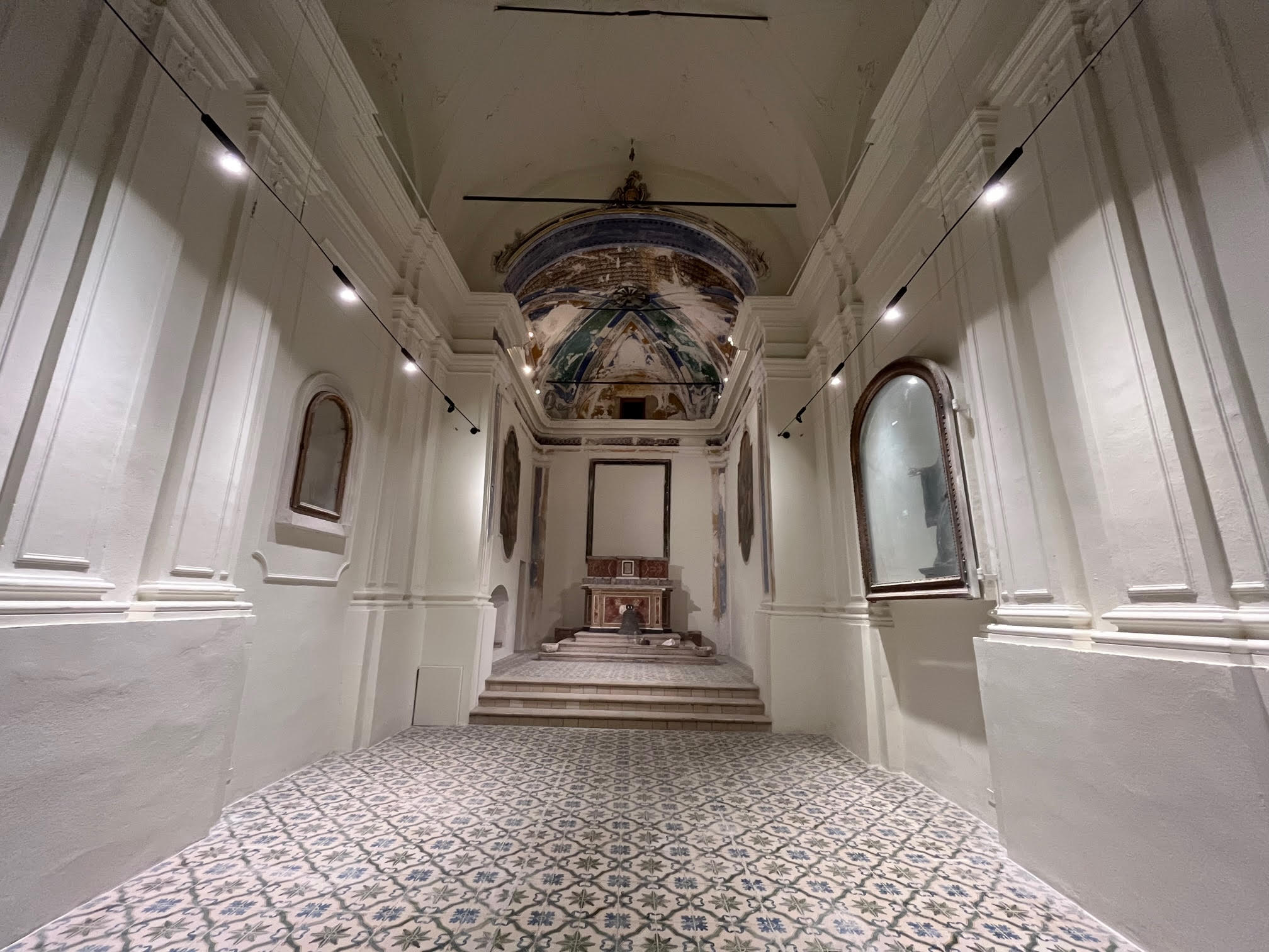interno chiesa 1