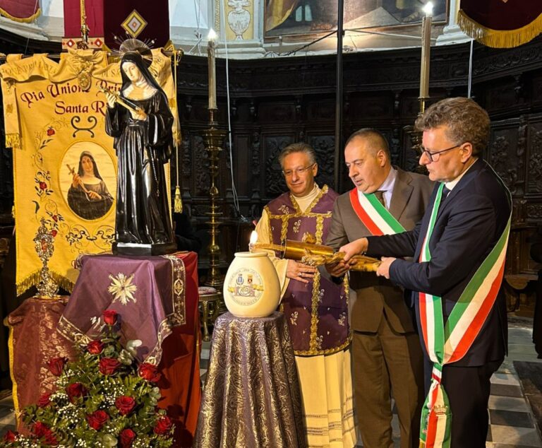 monasterosantarita_accesa Fiaccola pace1
