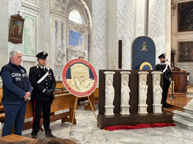 consegna cariatidi