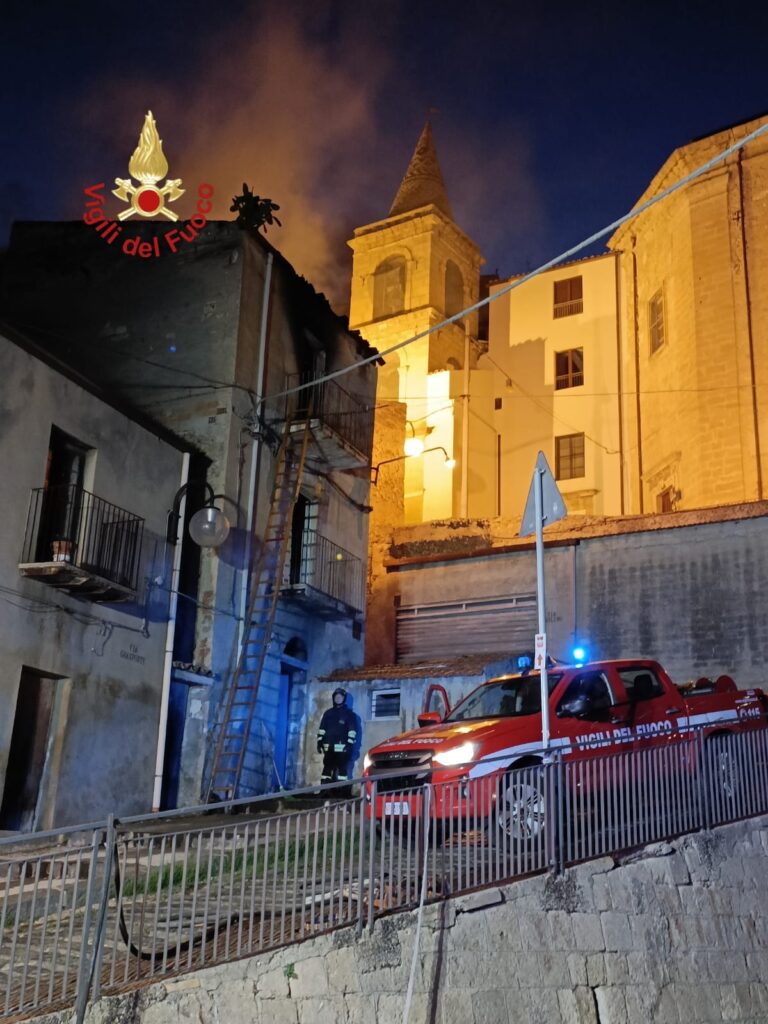 incendio abitazione leonforte