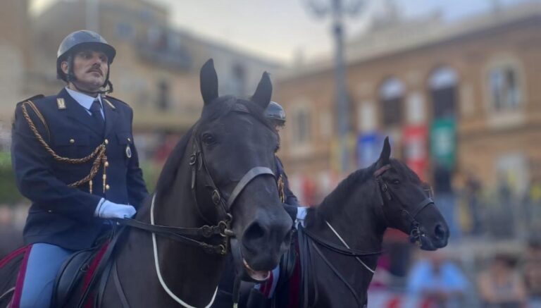 polizia a cavallo