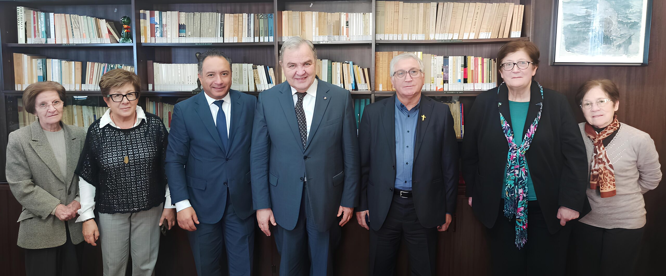 L'On. Farrugia con il Presidente dell'Oasi, Padre Michele Pitronaci, il Direttore Generale, dott. Arturo Caranna, e i membri del Consiglio di Amministrazione dell'Oasi