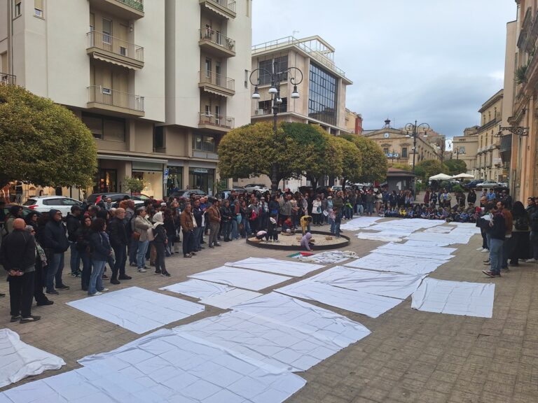 presenza in piazza VI dicembre