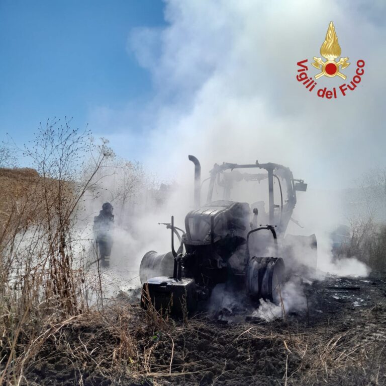 incendio trattore