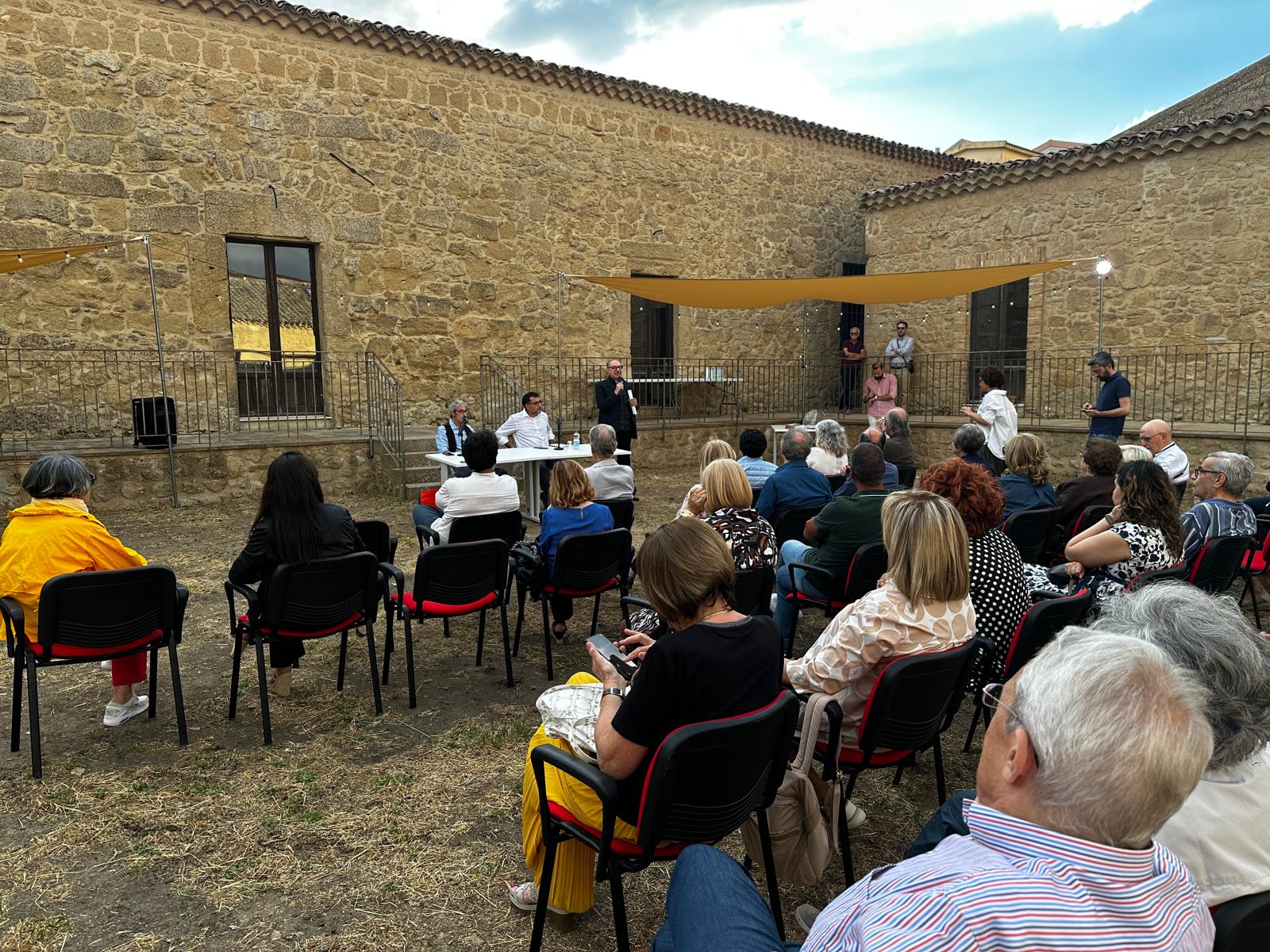 presentazione libro albanese