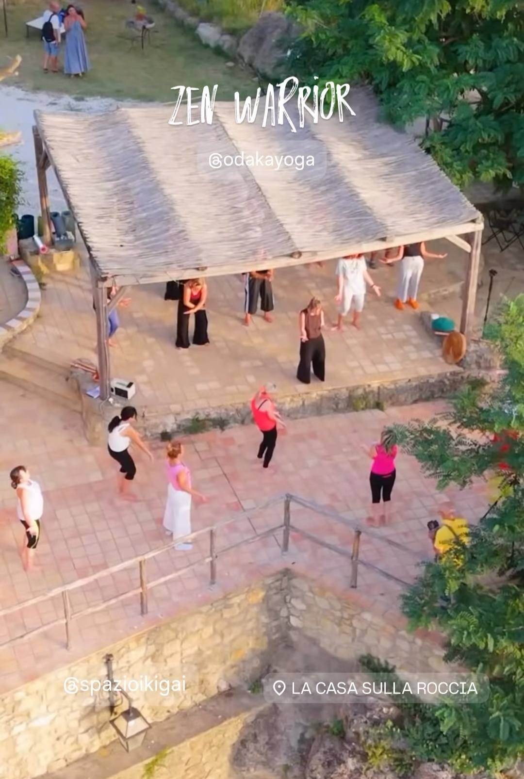 yoga alla casa nella roccia