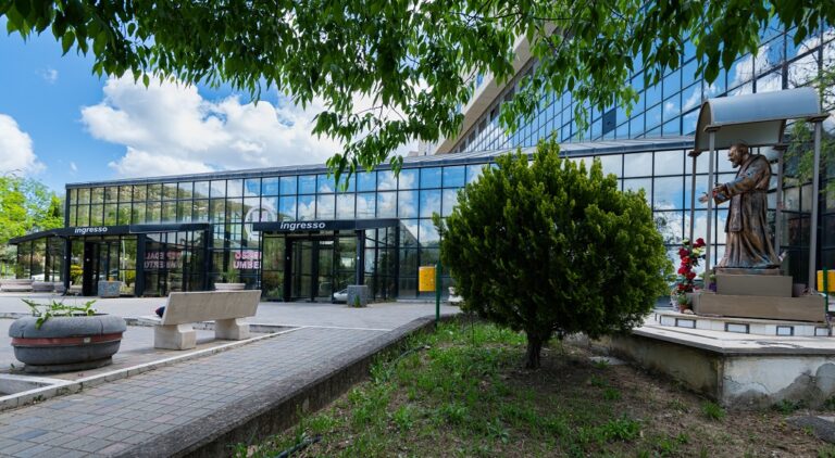 Ingresso ospedale Umberto I