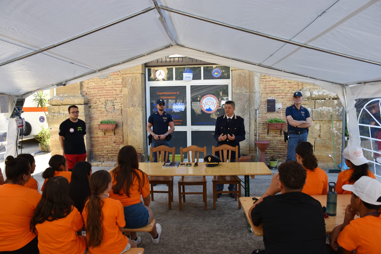 polizia e volontari