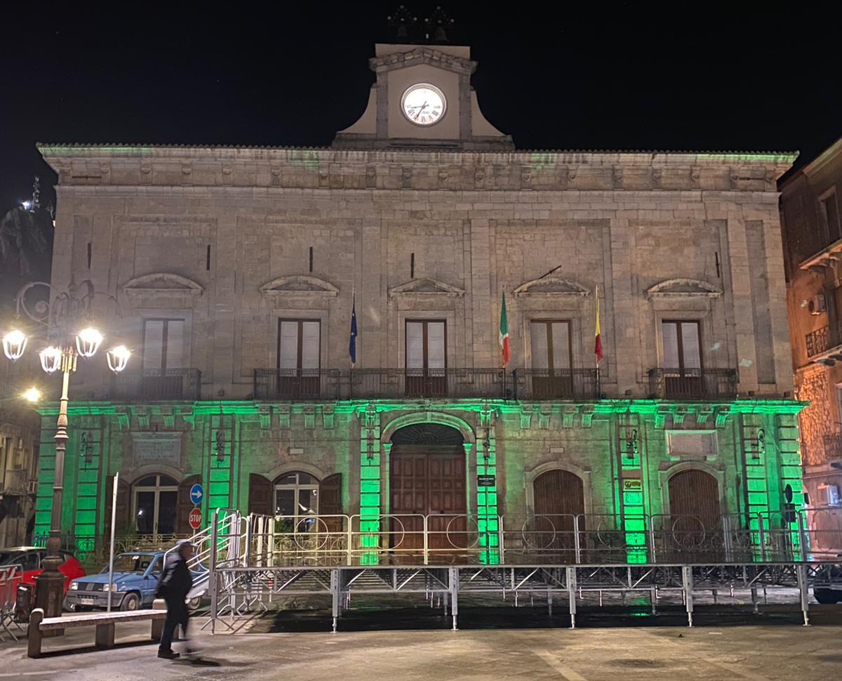 palazzo-municipale-Nicosia-verde
