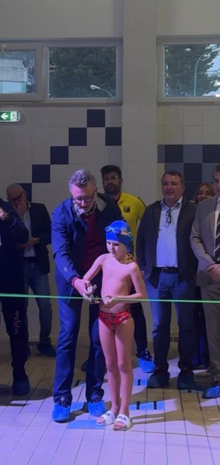 taglio nastro piscina