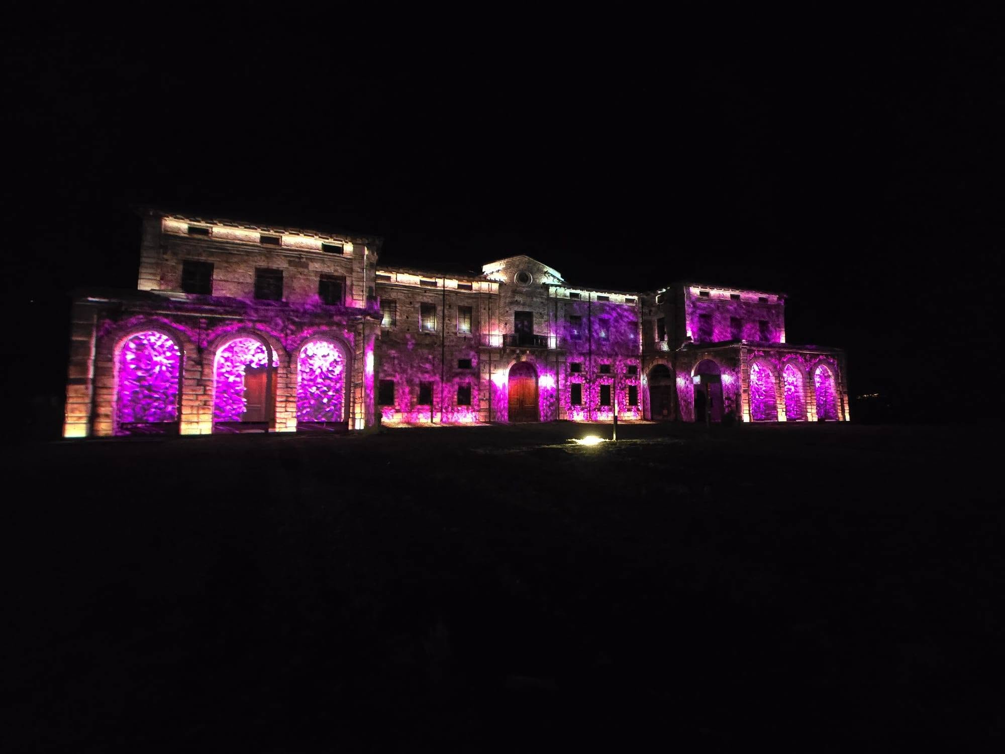 palazzo pennisi illuminato