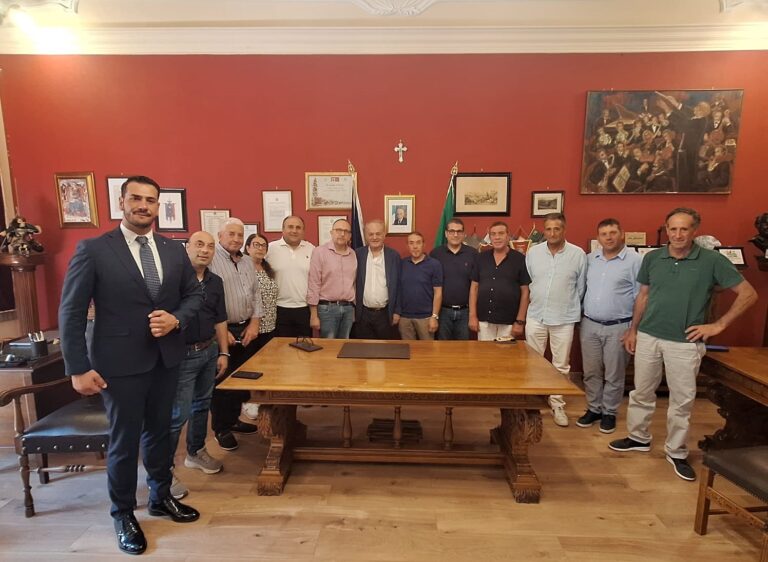 L'onorevole Cracolici in visita al palazzo municipale