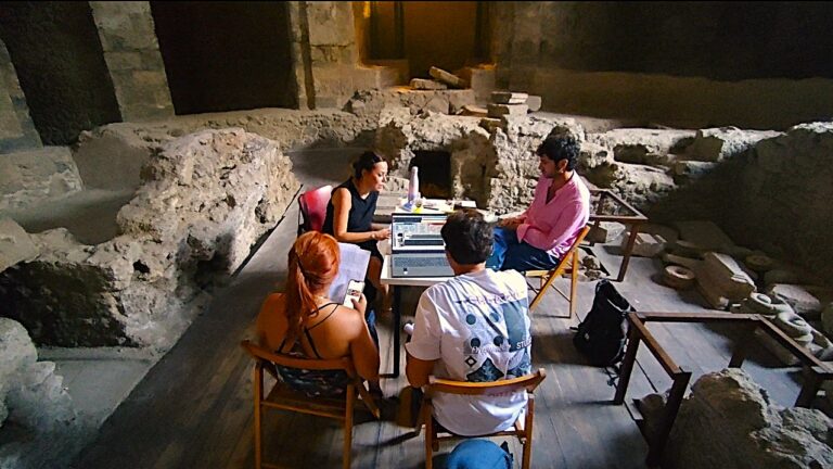 a -Un momento delle prove di 'Cassandra' nelle Terme della Rotonda a Catania