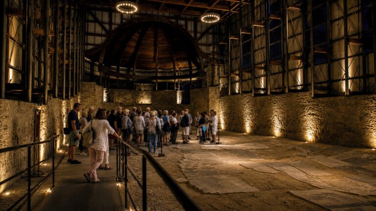 d - Un'immagine delle visite notturne nella Villa del Casale