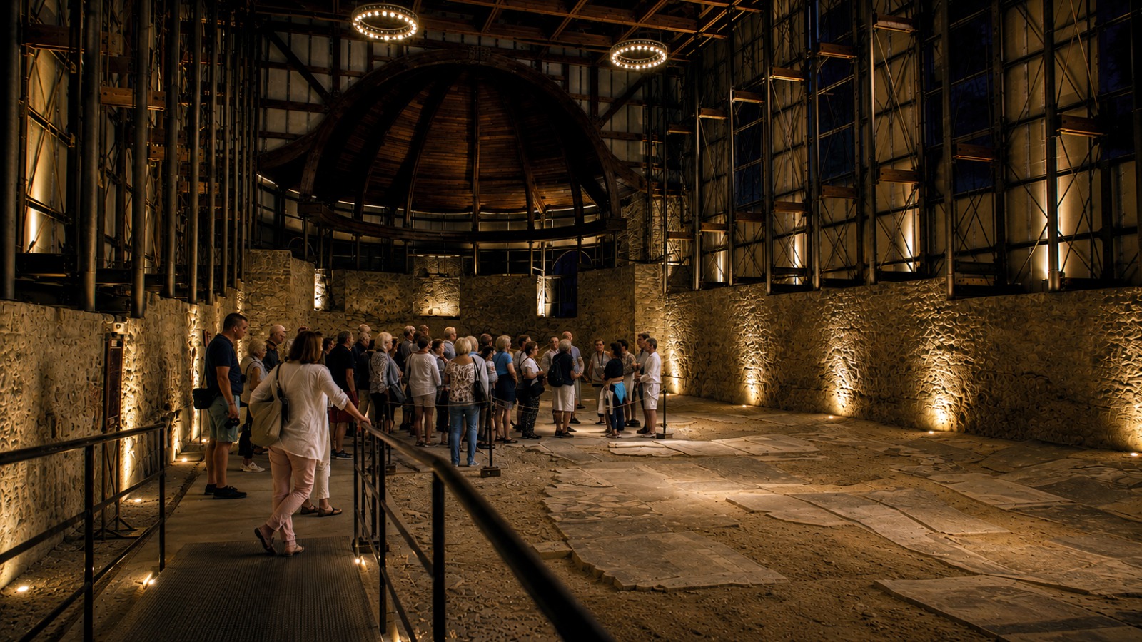 d - Un'immagine delle visite notturne nella Villa del Casale