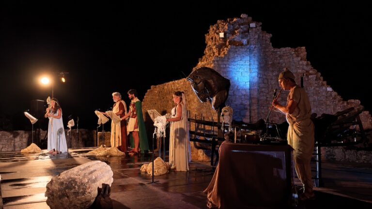 a - L'Eneide nella Villa del Casale. A destra Andrea Balsamo, autore delle musiche